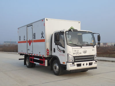 國(guó)六解放5.15米易燃?xì)怏w廂式運(yùn)輸車(chē)