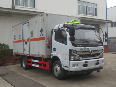 國(guó)六東風(fēng)多利卡5.15米腐蝕性物品廂式運(yùn)輸車(chē)